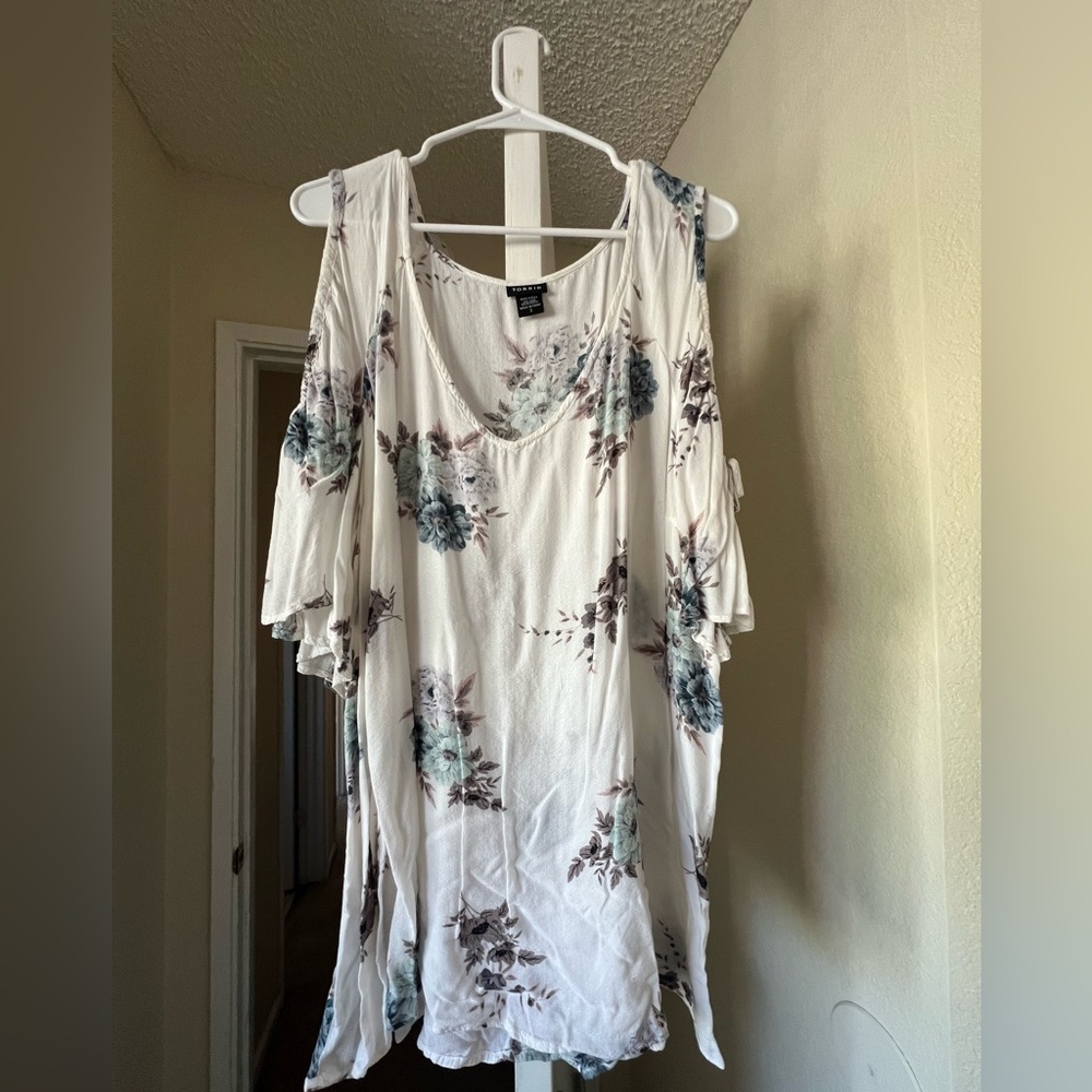 Torrid-Cold Shoulder Floral Tunic Top - White with Teal & Gray Floral